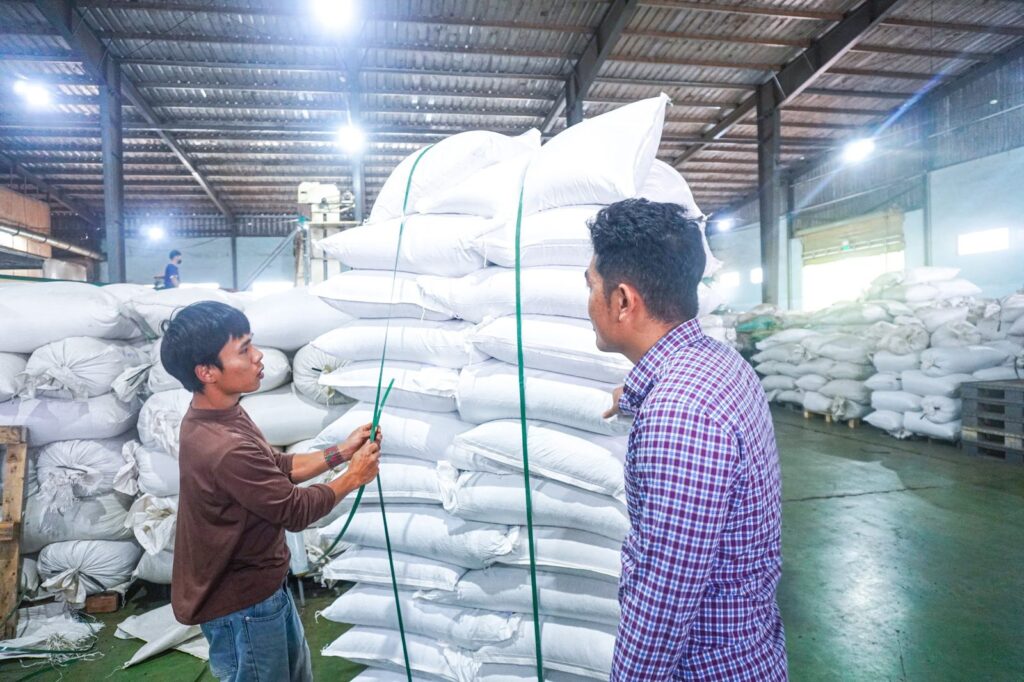 Strapping stacked bags of pepper for loading